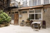 ჰოსტელის ტერასა