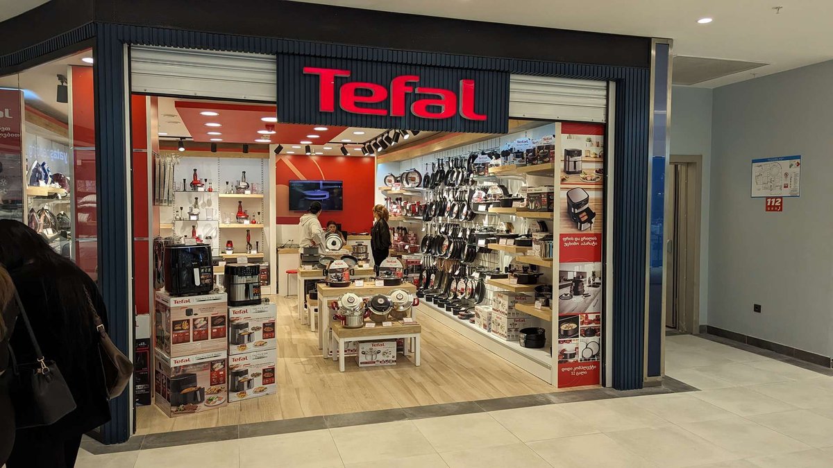 A home appliance and kitchenware store in the Grand Mall shopping center