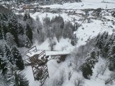 Заброшенный трамплин для спуска на лыжах