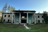 Bathhouse No. 5 (abandoned)