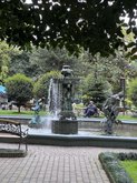 შადრევანი მეფრინველეობის სახლთან