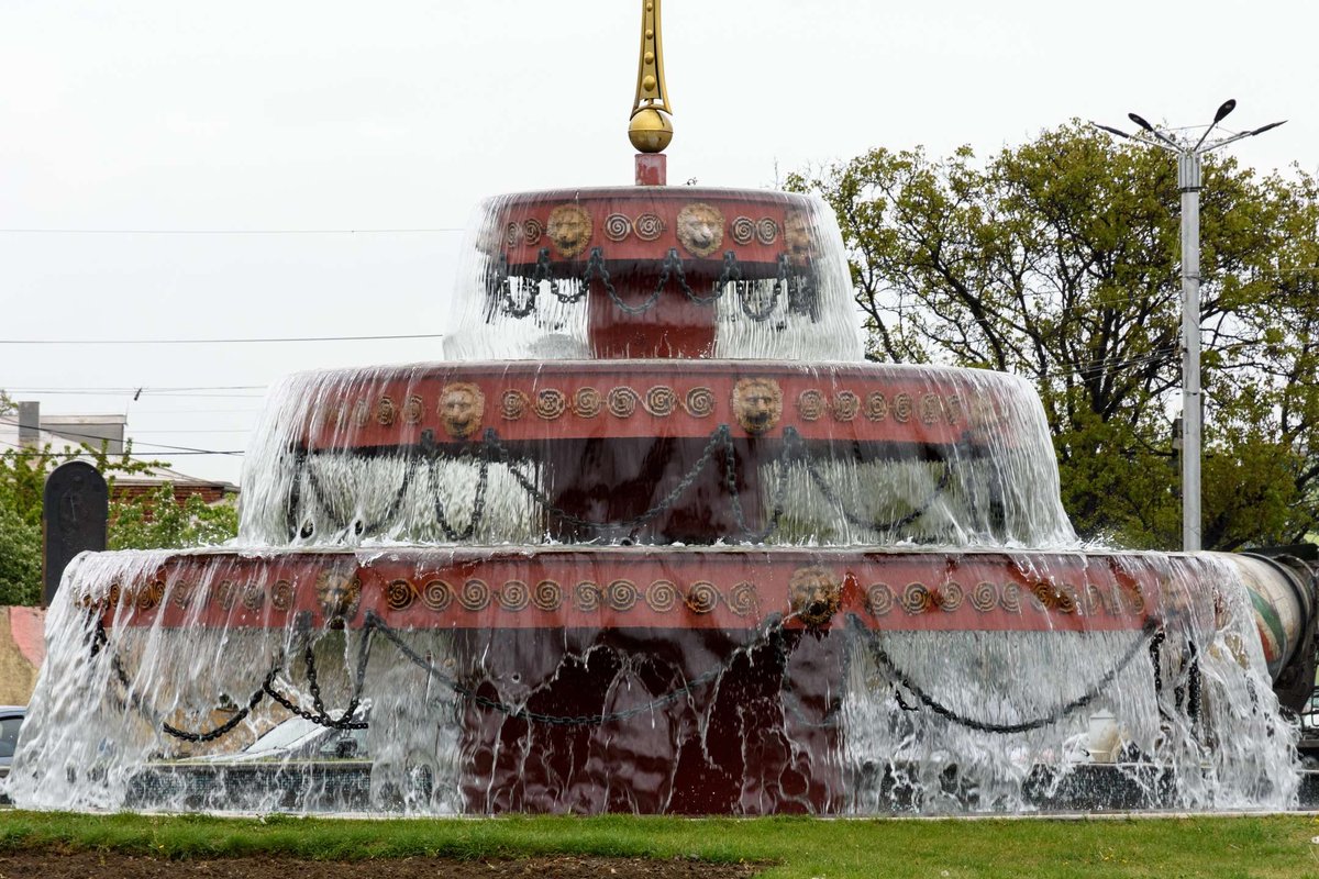 Fountain-on-central-square-of-Khashuri.original