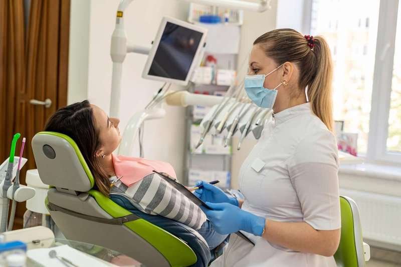 Consultation with a dentist