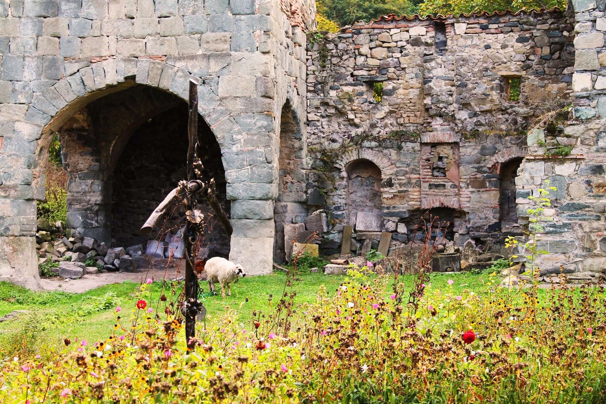 Kvatakhevi-a-medieval-Georgian-Orthodox