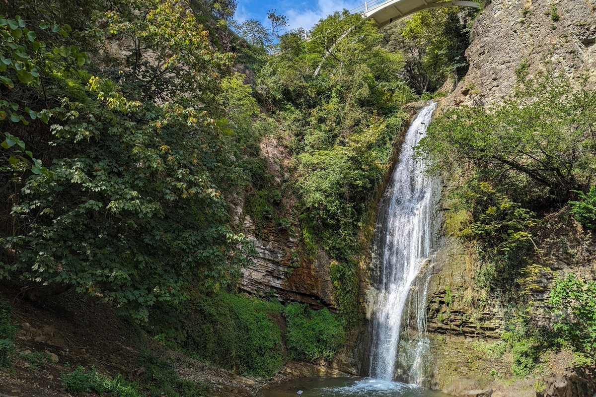 Legvtakhevi Waterfall