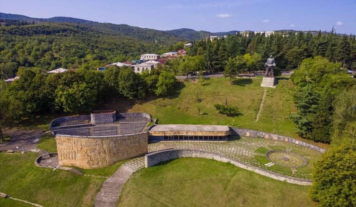 Memorialnyy_muzey_slavy_v_Gurdzhaani