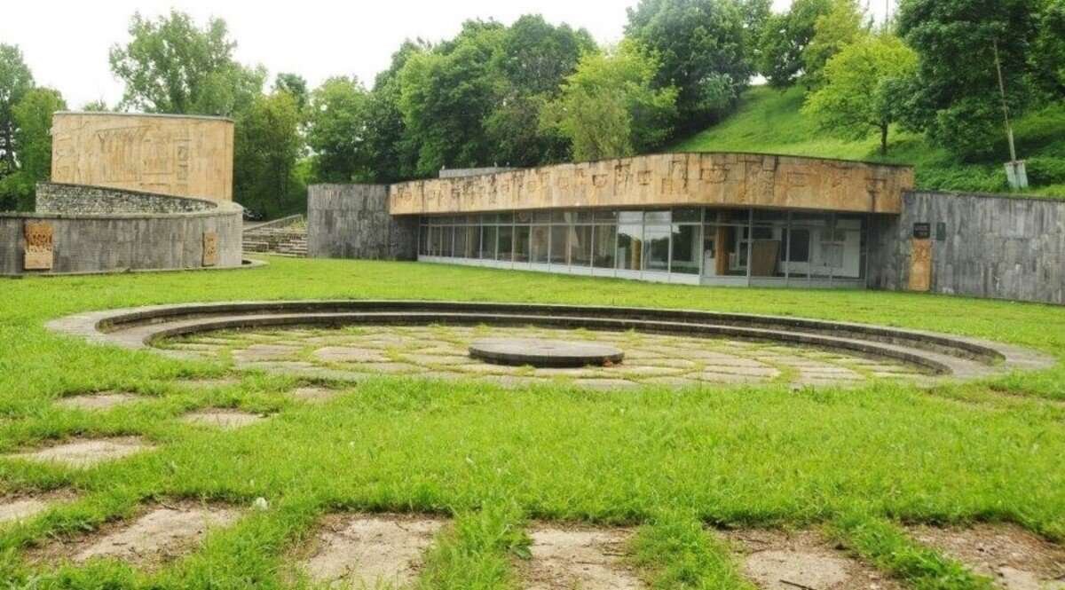 Memorialnyy_muzey_slavy_v_Gurdzhaani