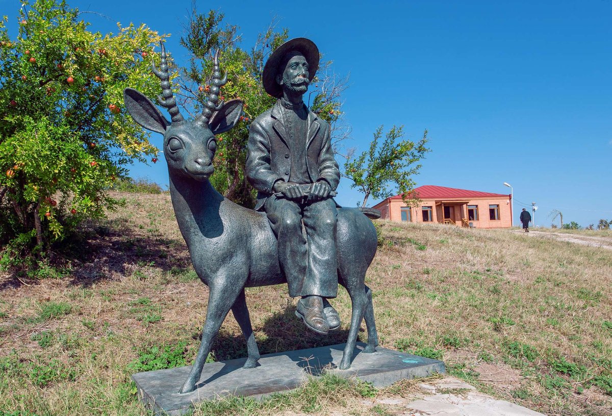 Monument-to-Niko-Pirosman.original