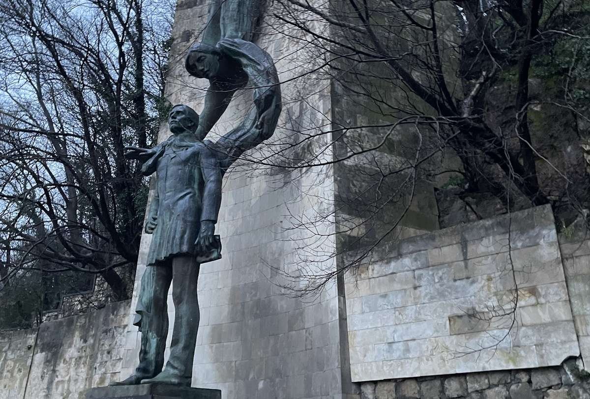 Monument to Galaktion Tabidze