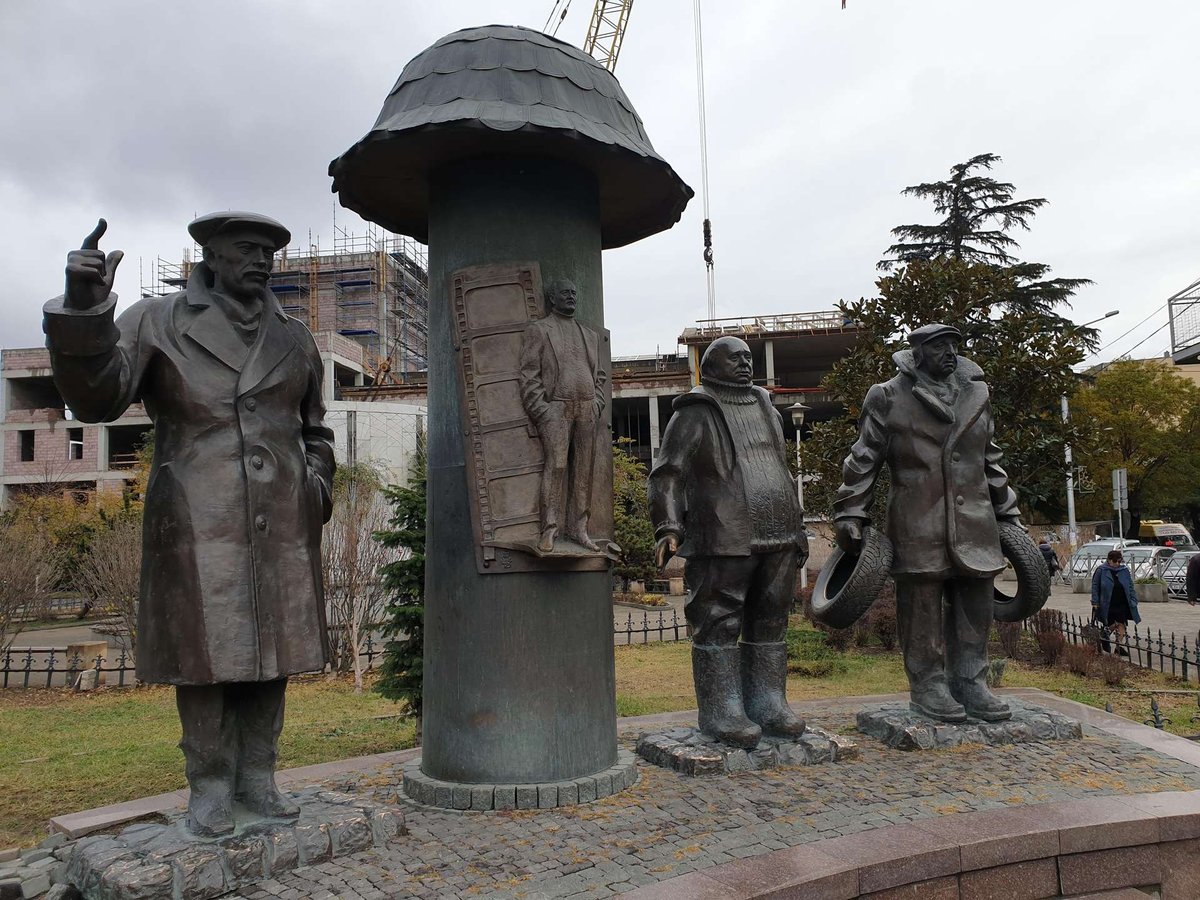 Monument to the Soviet film Mimino