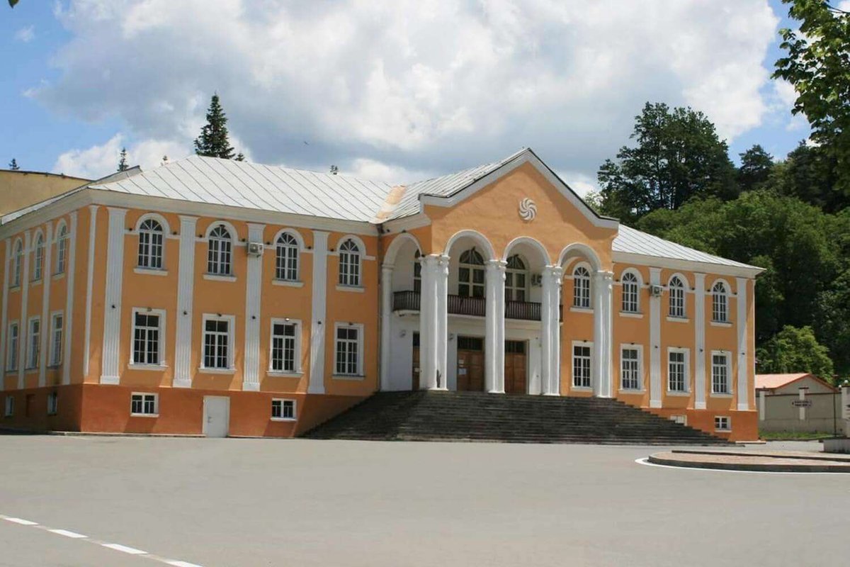 Muzey-izobrazitelnogo-iskusstva-Ambrolauri