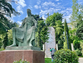 Памятник Константину Гамсахурдиа