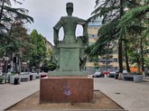 Памятник Константину Гамсахурдиа