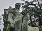 Памятник Константину Гамсахурдиа