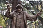 Памятник Рамазу Чхиквадзе