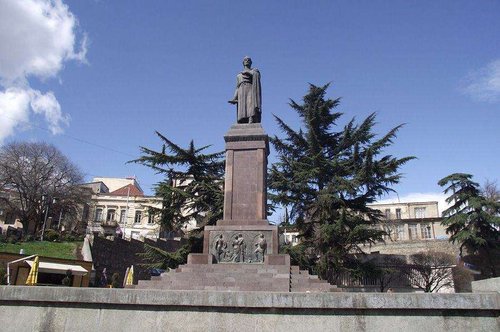 Памятник Шота Руставели