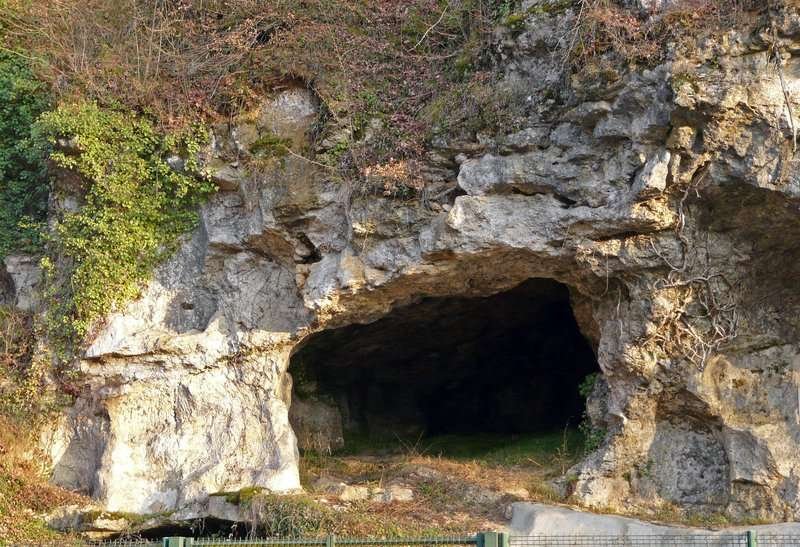 Usholti Cave