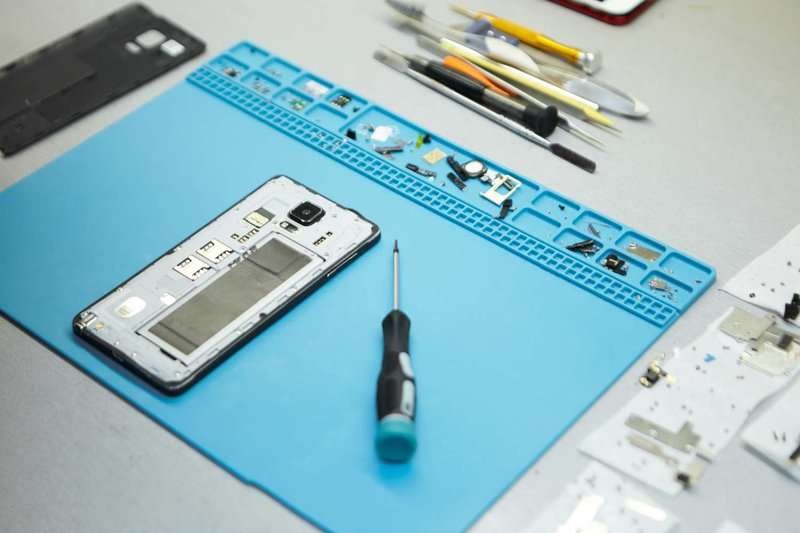 A telephone repair technician's workplace in Georgia