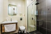 8 Rooms Apartotel On Meidan