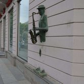 Скульптура саксофониста