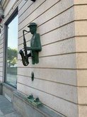 Скульптура саксофониста