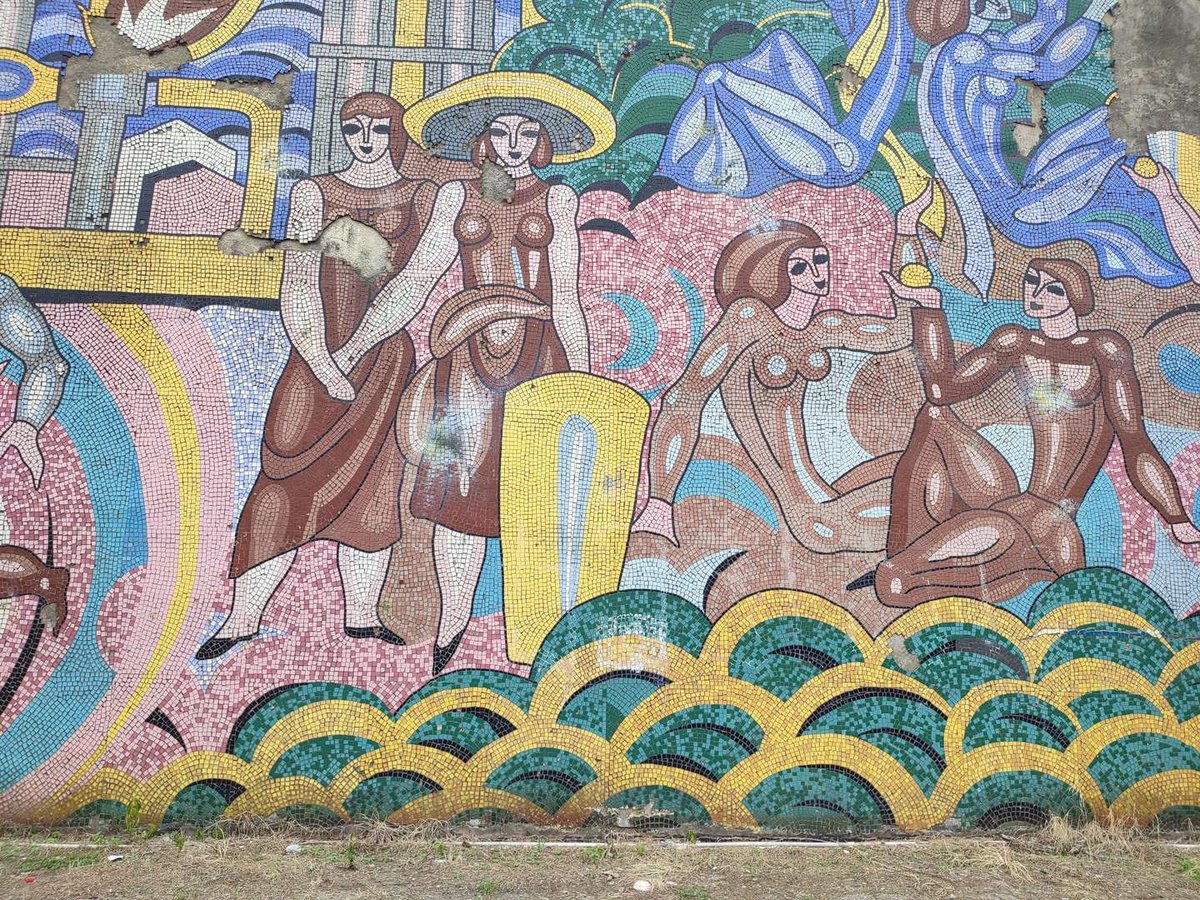 Советская мозаика "Оформление фасада" на ул. Гоголя