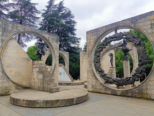Комплекс советских скульптур