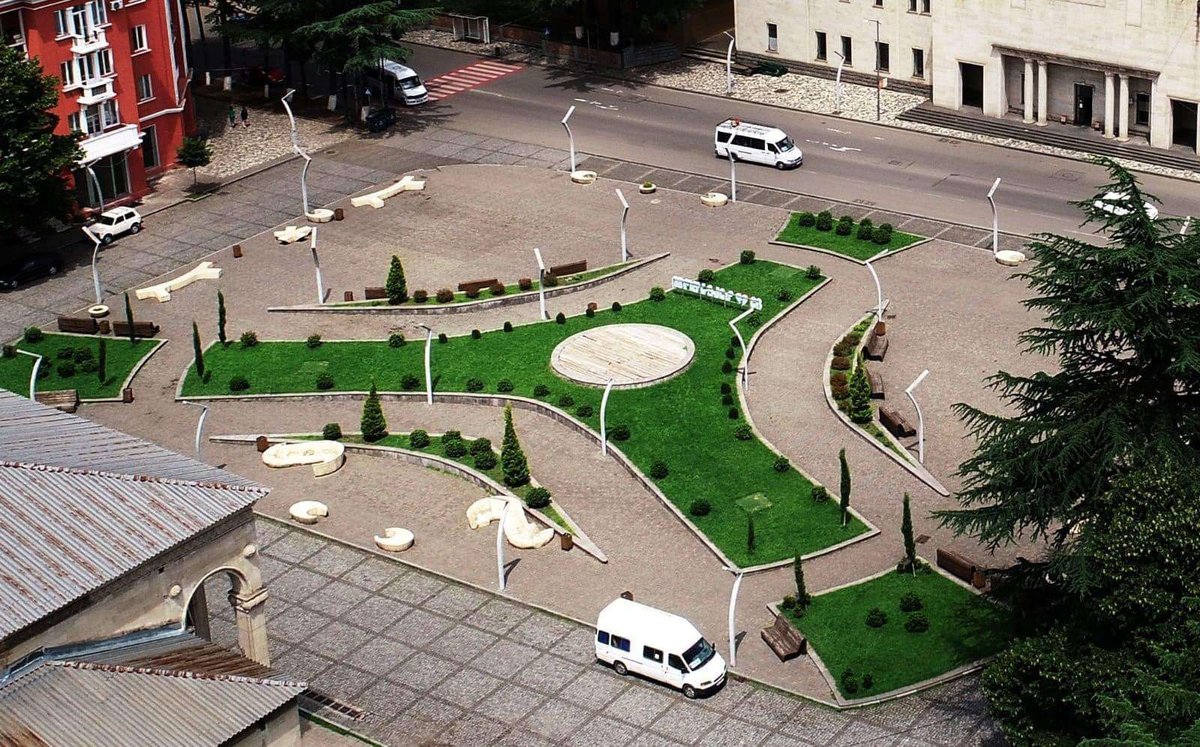 Tsentralnaya_ploshchad_v_Zestafoni