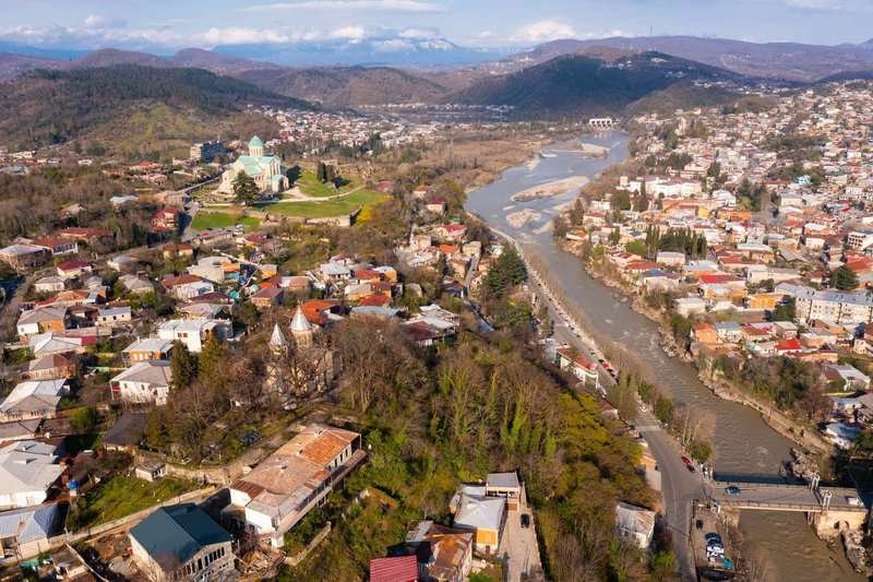 Vid na Kutaisi s vysoty ptichego poleta.max-800x600