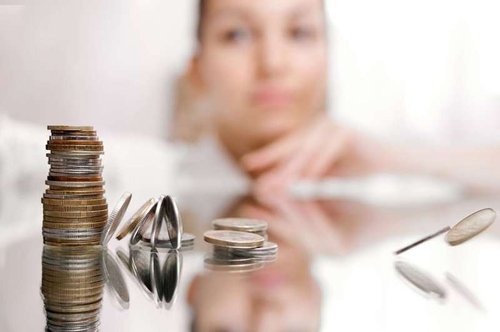 A woman's gaze at a column of coins