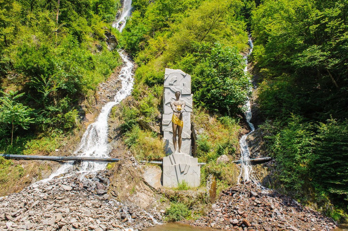 Waterfall-in-the-national-park-of-Borjomi