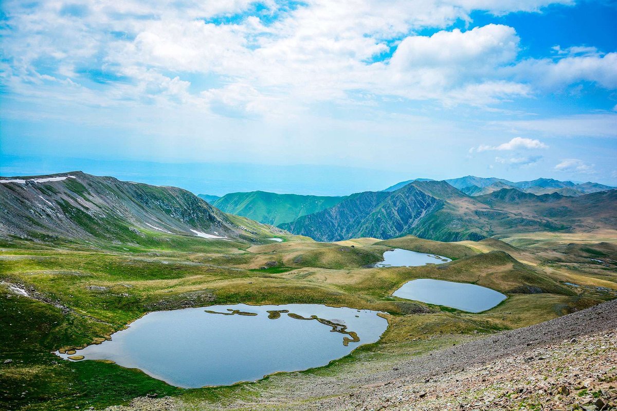 Озеро Чёрных скал