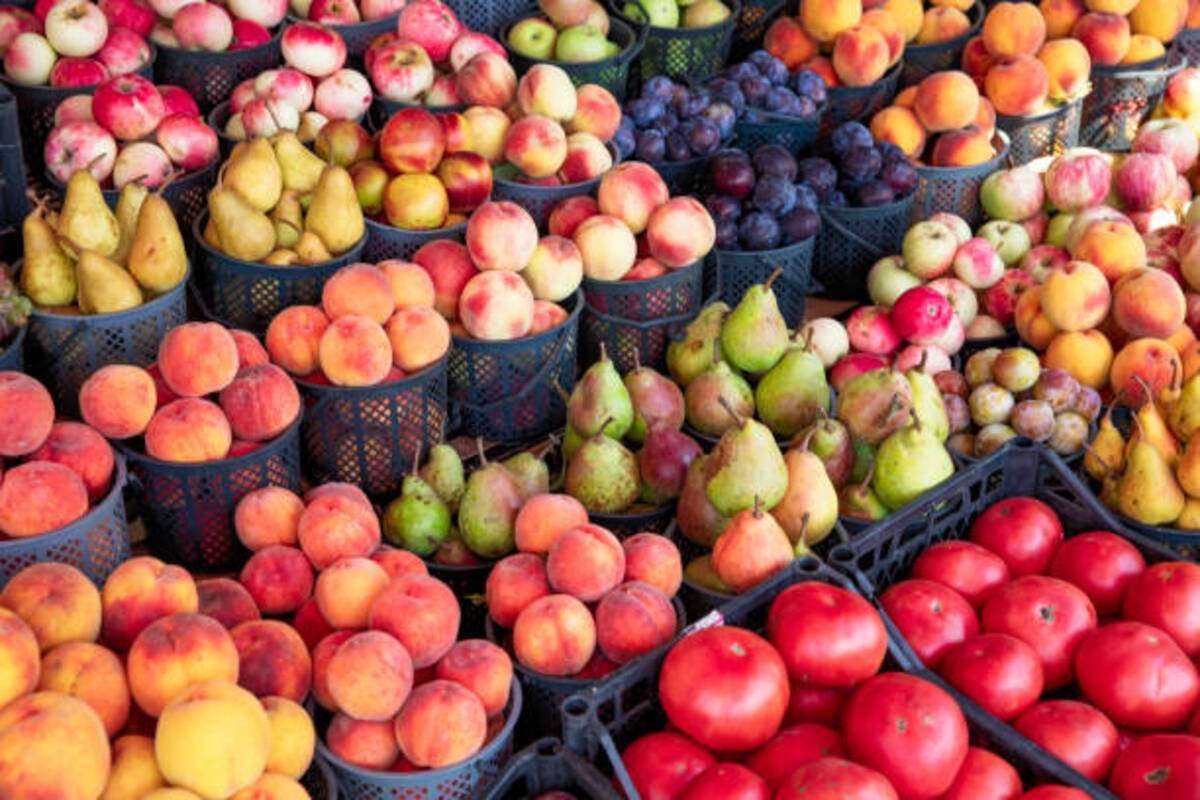 bolshoy_vybor_fruktov_v_korzinakh