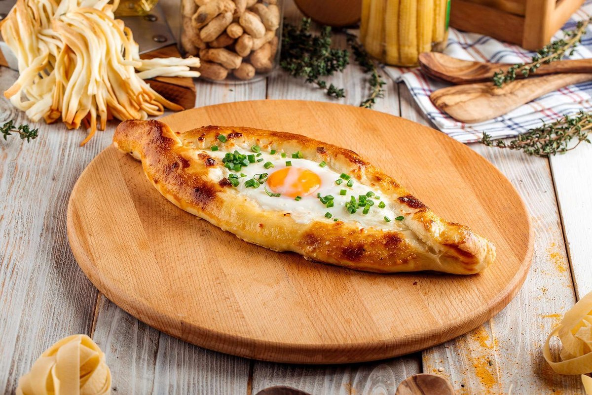 caucasian-cuisine-adjarian-khachapuri-with-egg