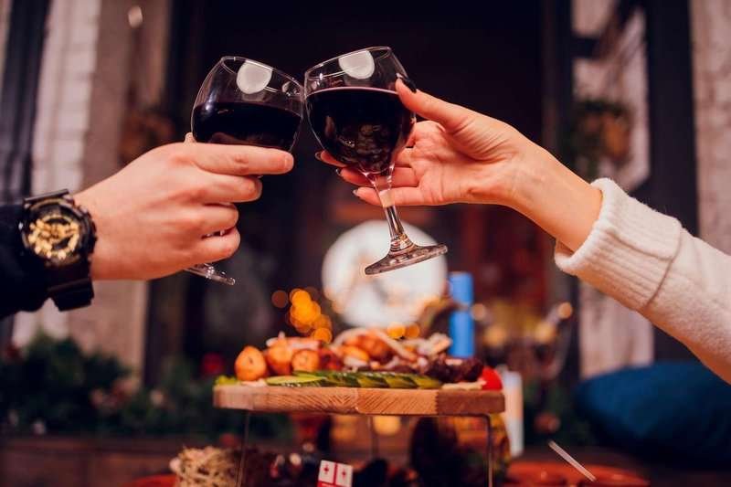 clinking-glasses-with-alcohol-and-toasting-p.max-800x600