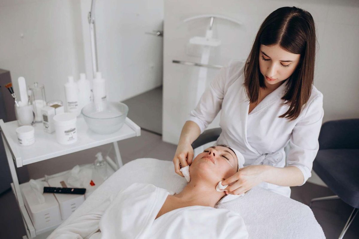 Процедура у косметолога