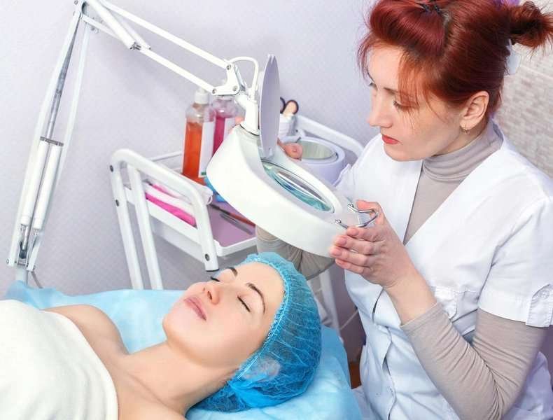 cosmetologist-looking-at-the-face