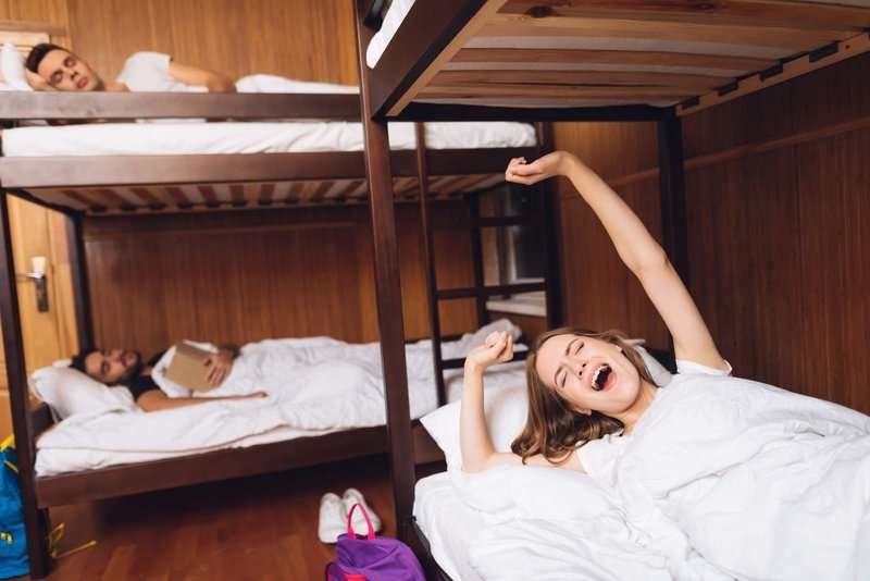 cropped-photo-girl-wakes-up-yawns.max-800x600