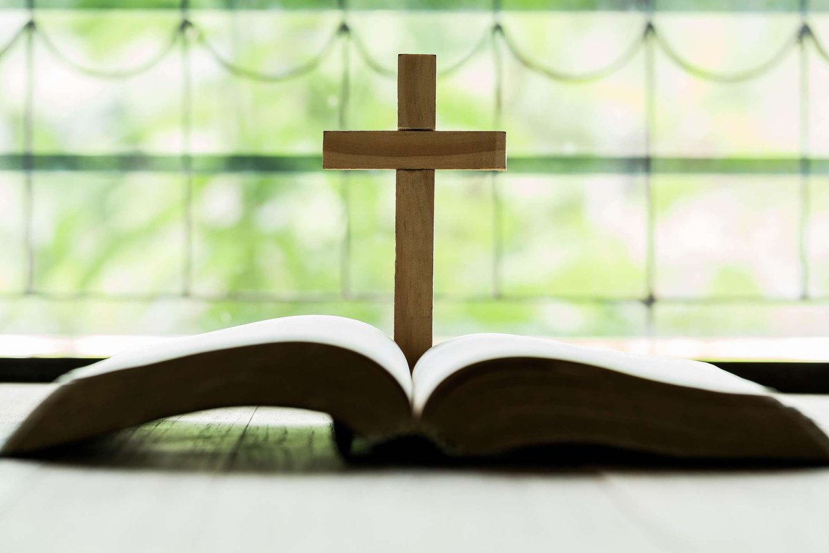 crosses-that-open-above-the-bible