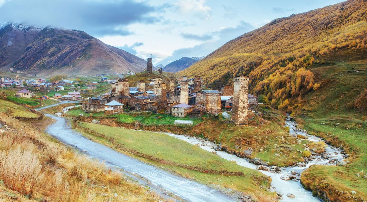 fantastic-beauty-town-mountains-georgia-europe.original
