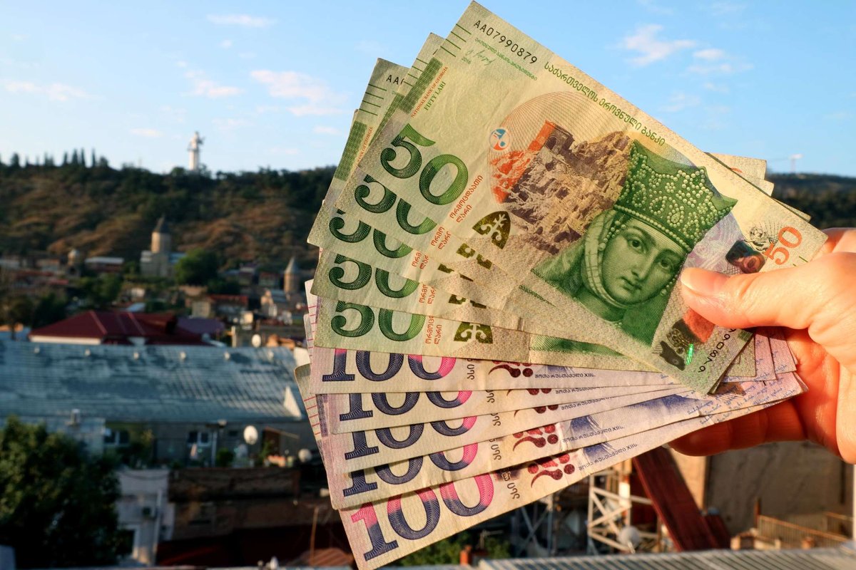 georgian-banknotes-tbilisi.original