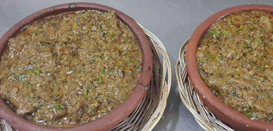 goryachee blyudo yahny iz govyadiny s greckimi
