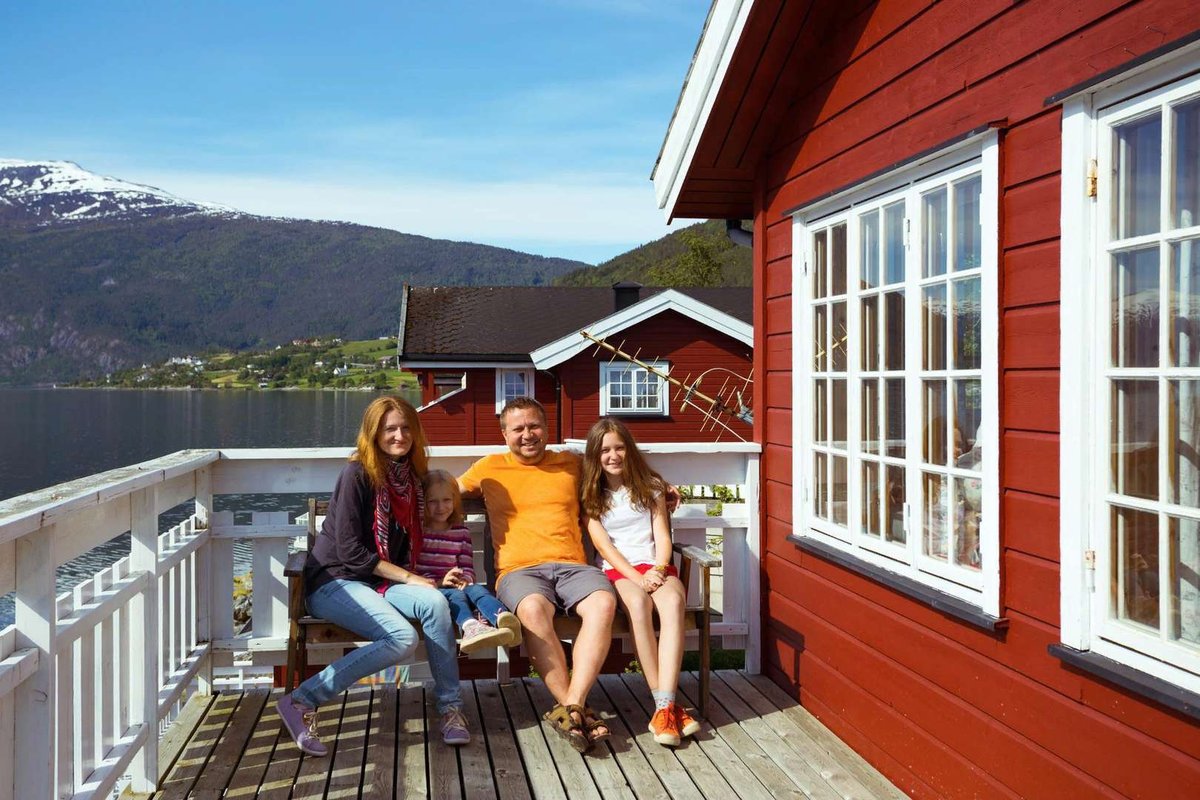 Семья в гостевом доме