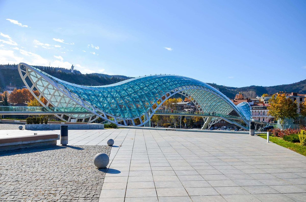 most-mira-v-tbilisi