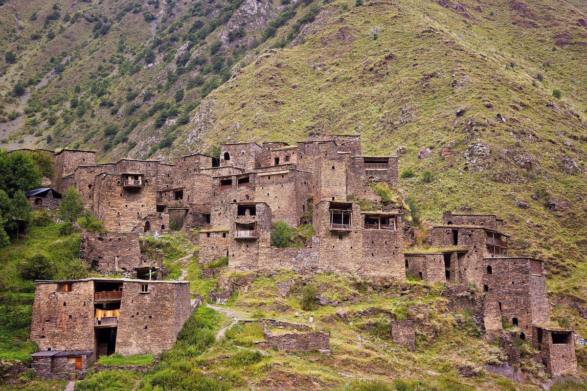 mountains-georgia-Shatili-01