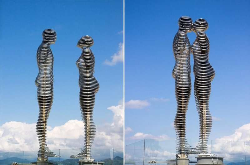 Monument to Ali and Nino.