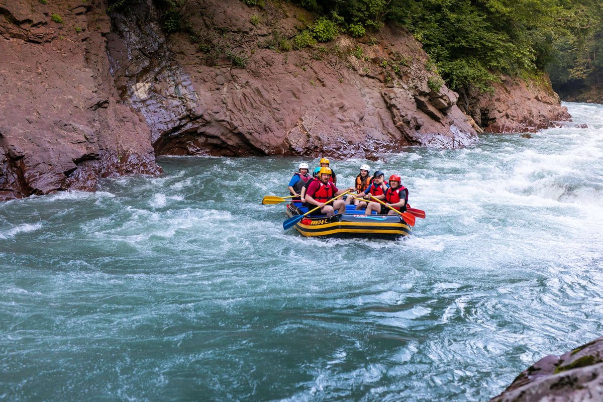 rafting-rowing-river