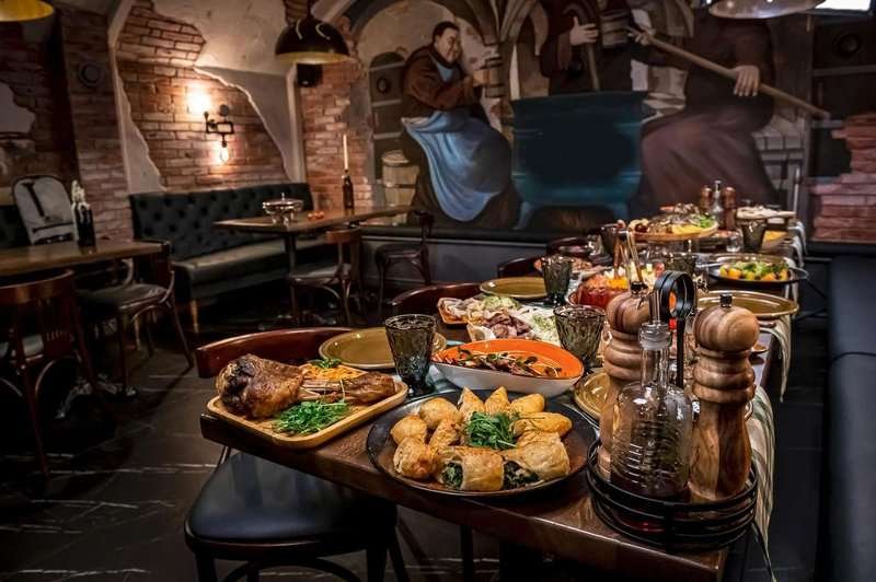 there is a lot of food on the tables in the restaurant