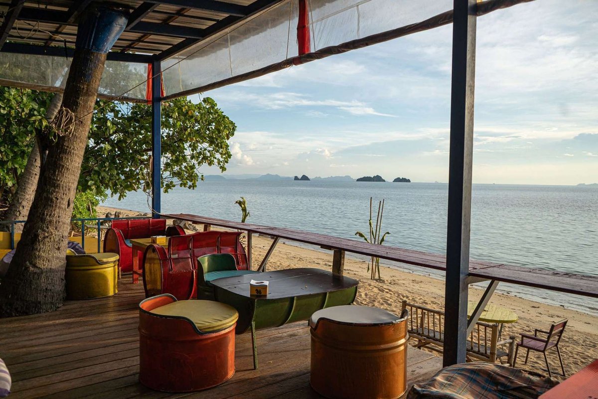 Бар с открытой террасой