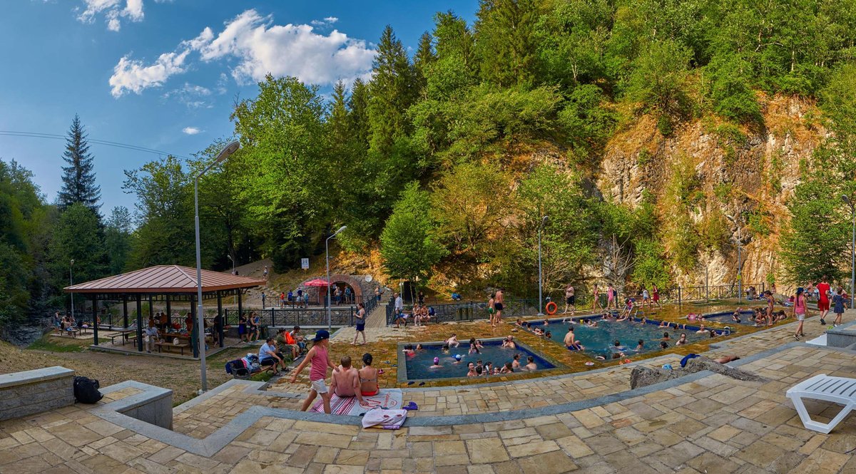 thermal-hot-springs-pool